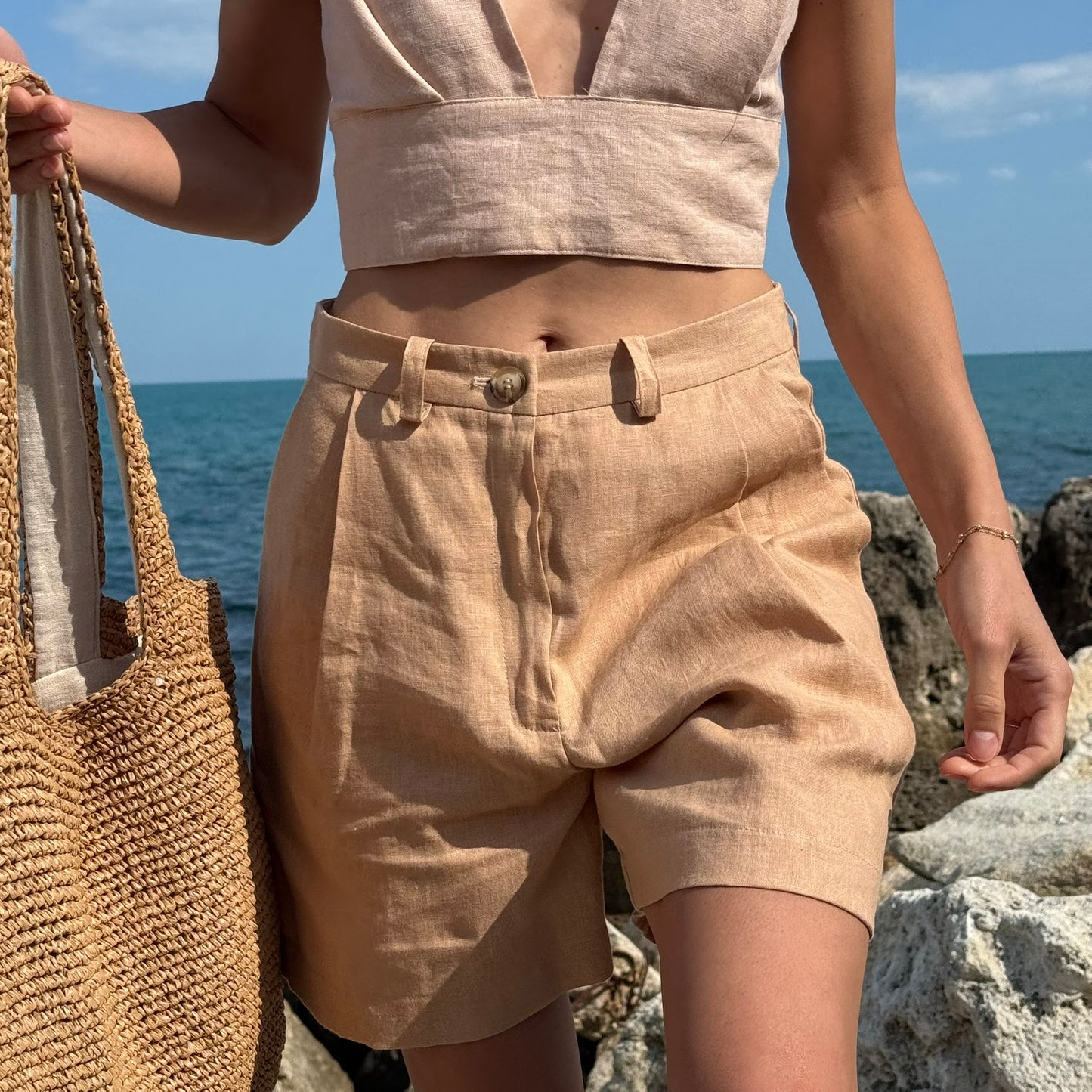 Pre-order- Къси панталони "the essential shorts"